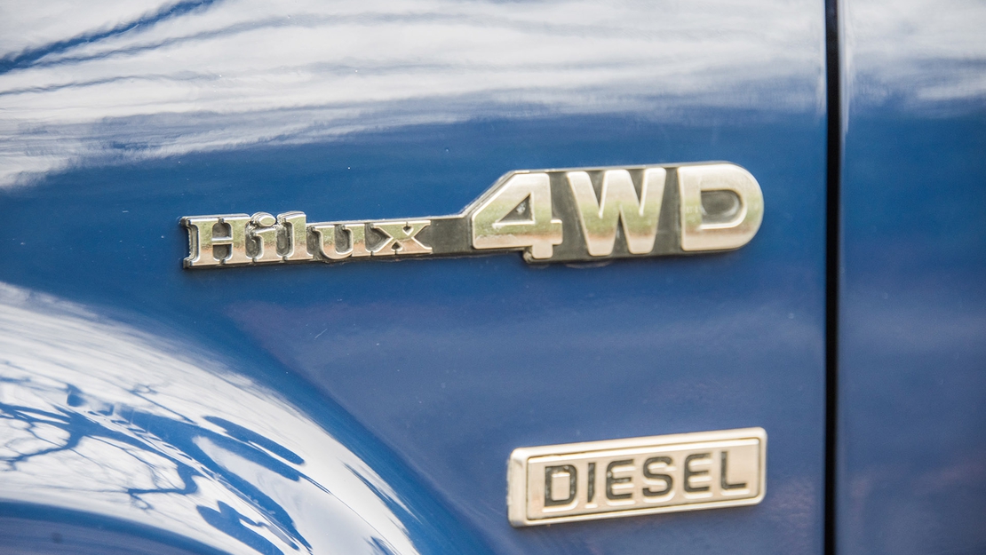 Toyota-Hilux-Land-Cruiser-HDJ80-exterieur-blauw-diesel-4WD.jpg